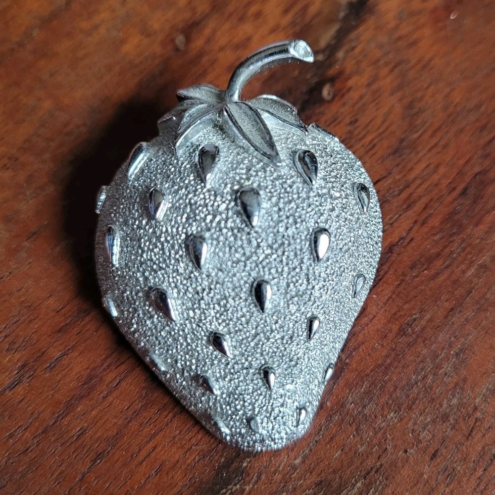 Vintage Sarah Coventry Silver Tone Strawberry Brooch Pin Textured Mid Century